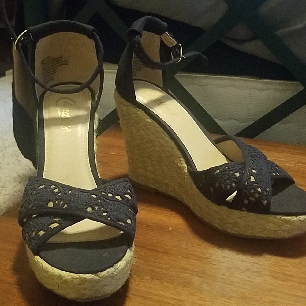 Super comfy navy summer wedges!